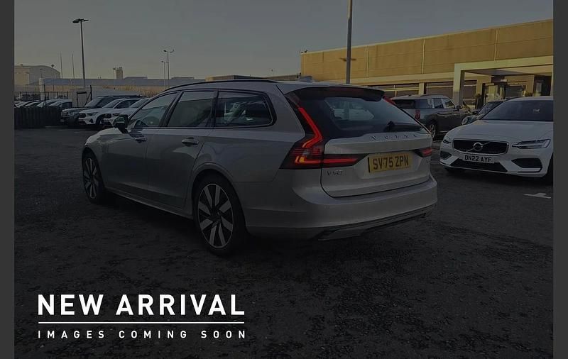 New Volvo V90 Plus 344 HP (253 kW) 2025 Silver Estate
