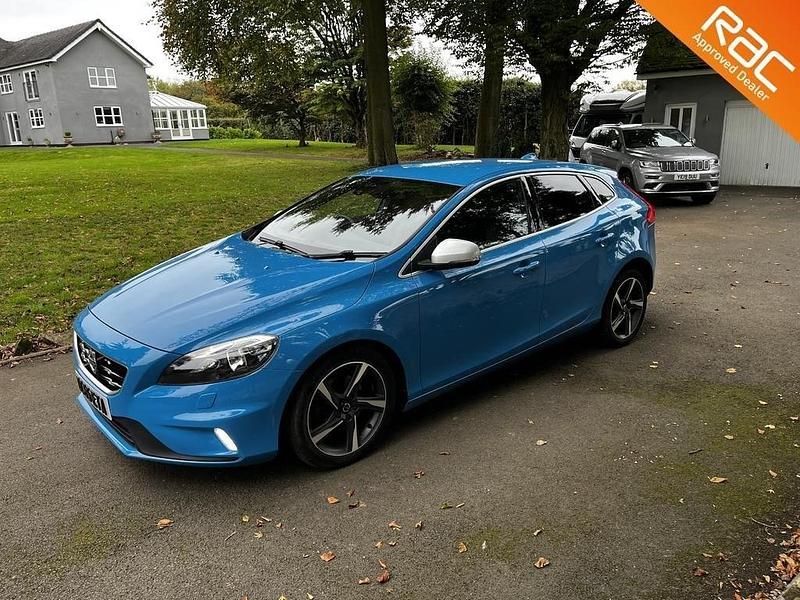 Blue Used 2015 Volvo V40 R-Design Estate | £8,350 (Fair price) - Image 1/4