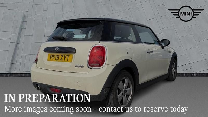 Used Mini Cooper Classic 134 HP (98 kW) 2019 White Hatchback