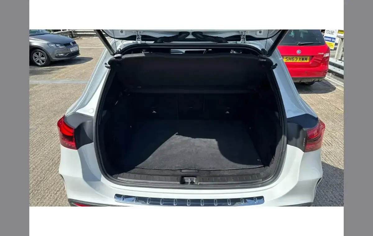 Used Mercedes GLA220 AMG Line Premium Plus 190 HP (139 kW) 2024 White SUV
