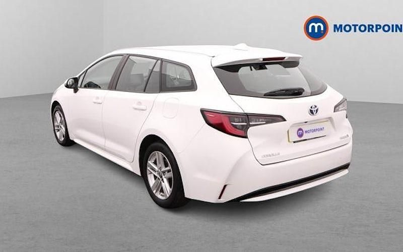 Begagnad Toyota Corolla 122 HK (89 kW) 2022 Vit Kombi