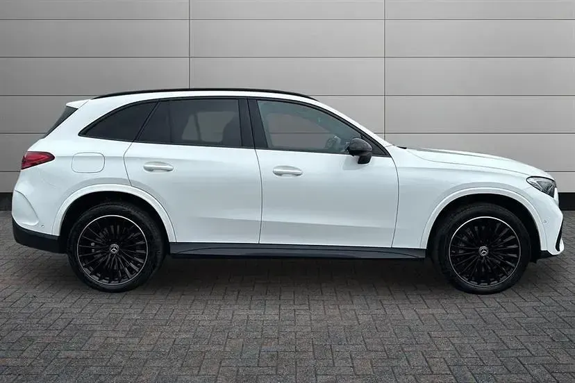 Usado Mercedes GLC300e Urban 313 HP (230 kW) 2025 Branco Carrinha