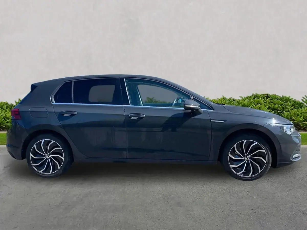 Second-hand VW Golf VIII Edition 150 CP (110 kW) 2023 Gri Hatchback