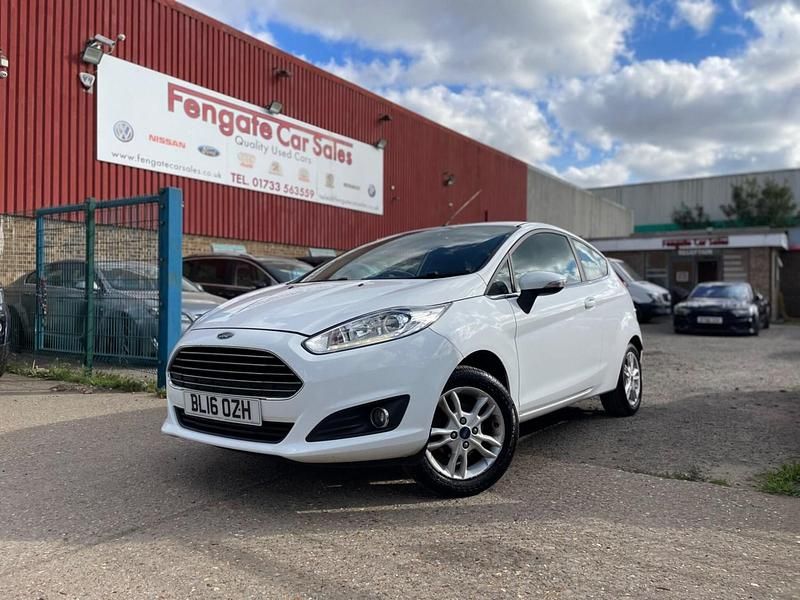 Used Ford Fiesta Zetec 2016 White Hatchback
