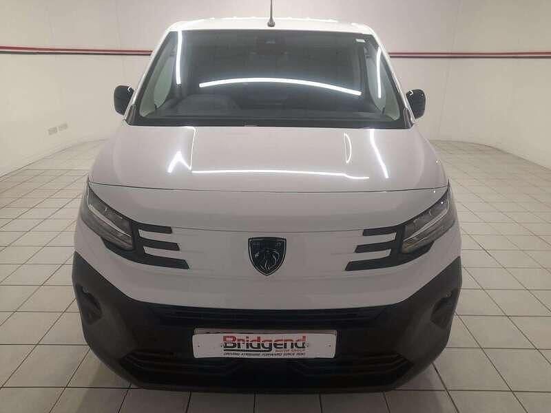 Second-hand Peugeot Partner S 131 CP (96 kW) 2024 Alb Monovolum