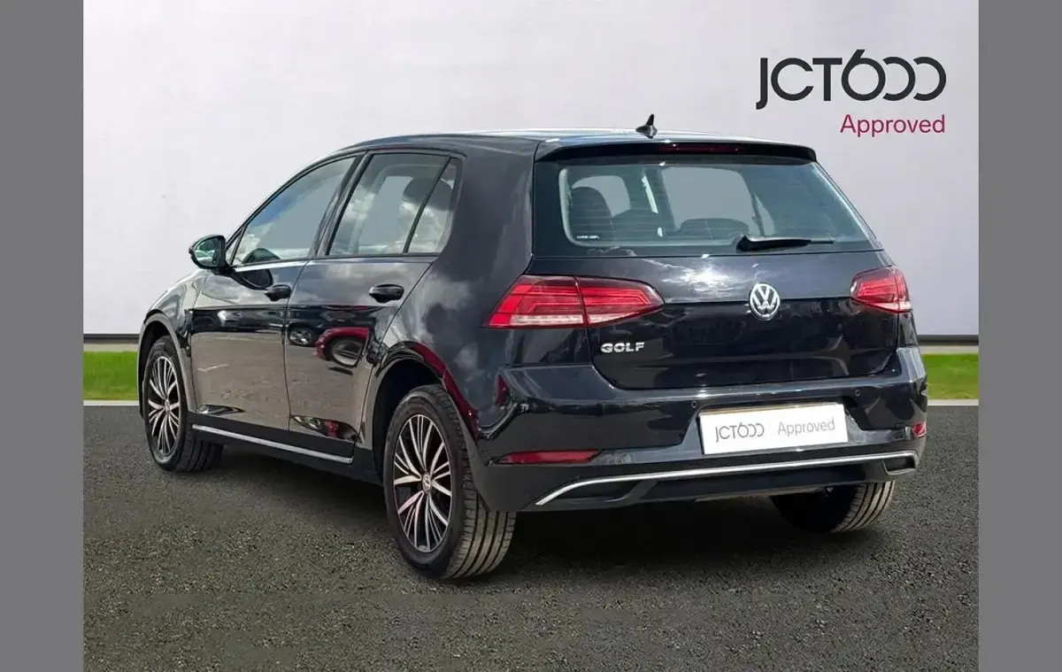 Used VW Golf VII SE 113 HP (83 kW) 2018 Black Hatchback