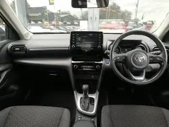 Used Toyota Yaris Hybrid 116 HP (85 kW) 2022 White Estate