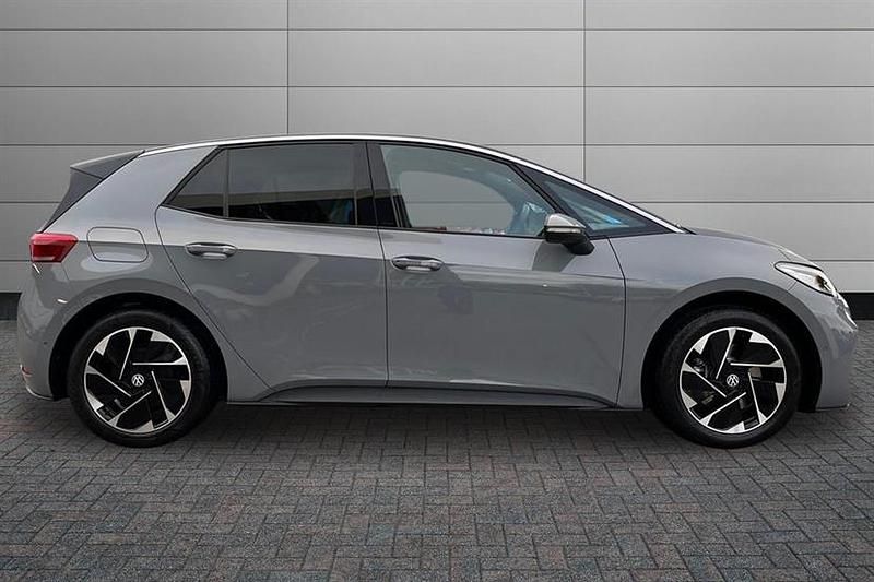Used VW ID.3 Pro 150 kW (204 HP) 2025 Moonstone grey with solid black roof Hatchback