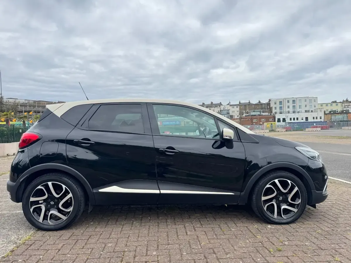 Used Renault Captur Dynamique 90 HP (66 kW) 2013 Black SUV