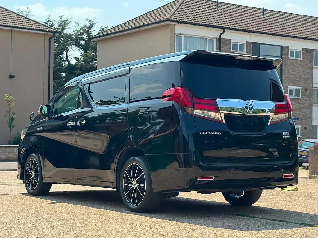 Used Toyota Alphard 180 HP (132 kW) 2015 Black MPV