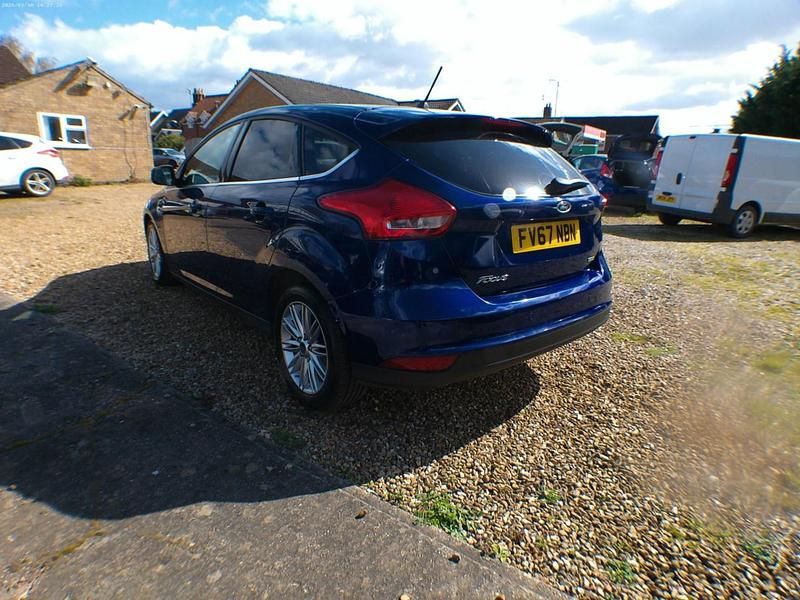 Used Ford Focus Zetec 125 HP (91 kW) 2018 Blue Hatchback