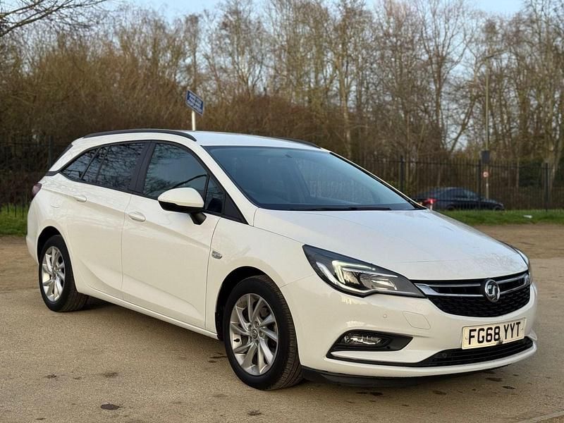 Used Vauxhall Astra Design Edition 2019 White Estate