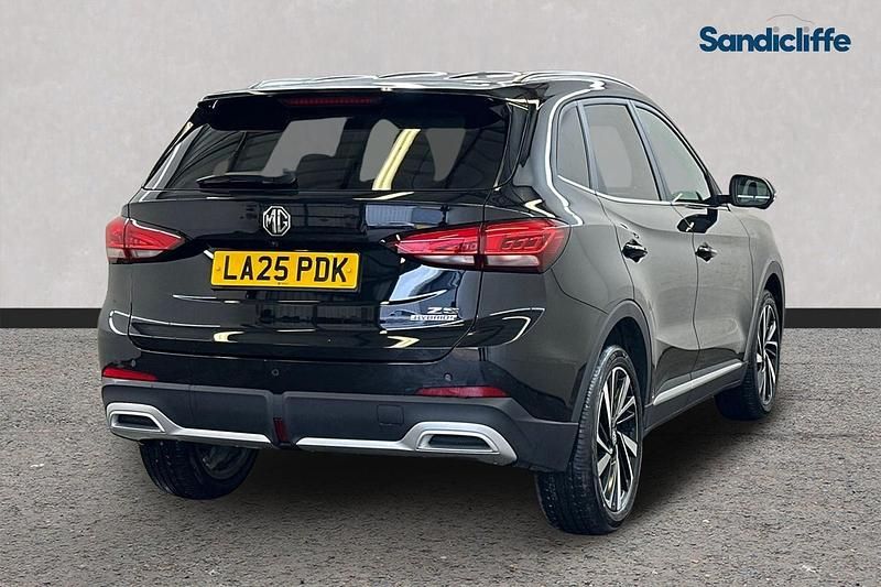 Used MG ZS Trophy 196 HP (144 kW) 2024 Metallic  black pearl SUV