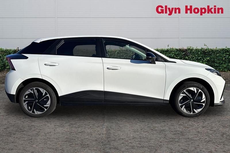 Used MG MG4 EV SE 2025 White Hatchback