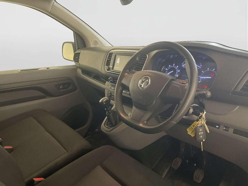 Usado Vauxhall Vivaro S 100 HP (73 kW) 2022 Branco Monovolume