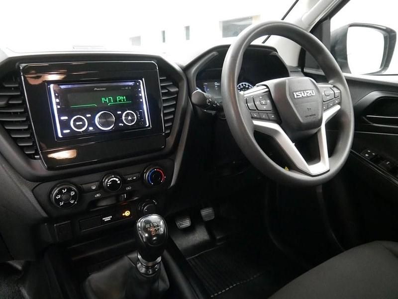 Used Isuzu D-Max 162 HP (119 kW) 2024 White Pickup