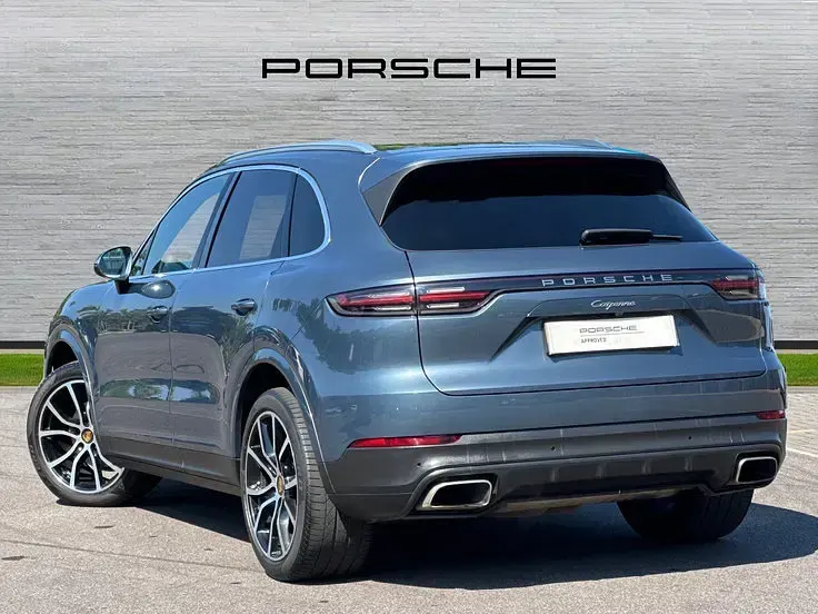 Used Porsche Cayenne 335 HP (246 kW) 2018 Biscay blue SUV