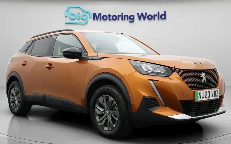 Used Peugeot e-2008 Active+ 100 kW (136 HP) 2023 SUV