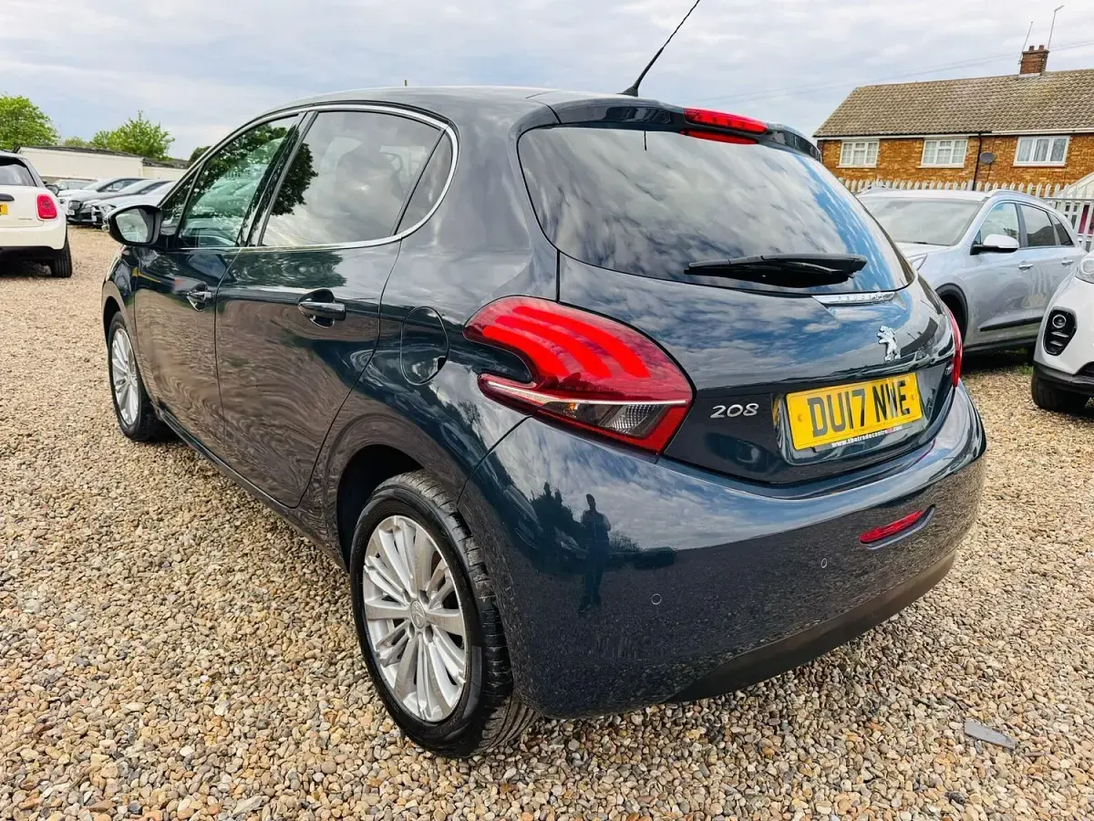 Begagnad Peugeot 208 Allure 110 HK (80 kW) 2017 Grå Halvkombi