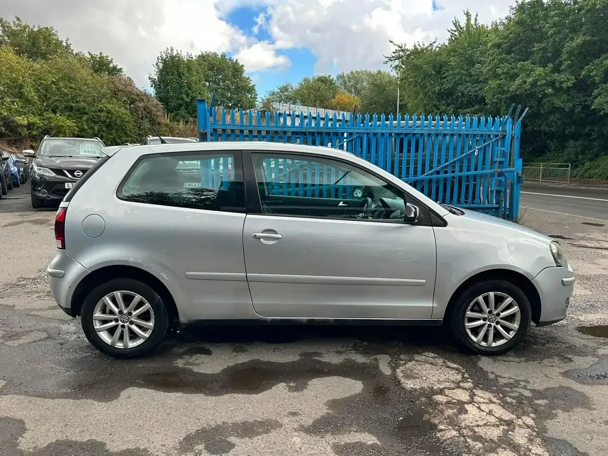Used VW Polo S 80 HP (58 kW) 2006 Silver Hatchback
