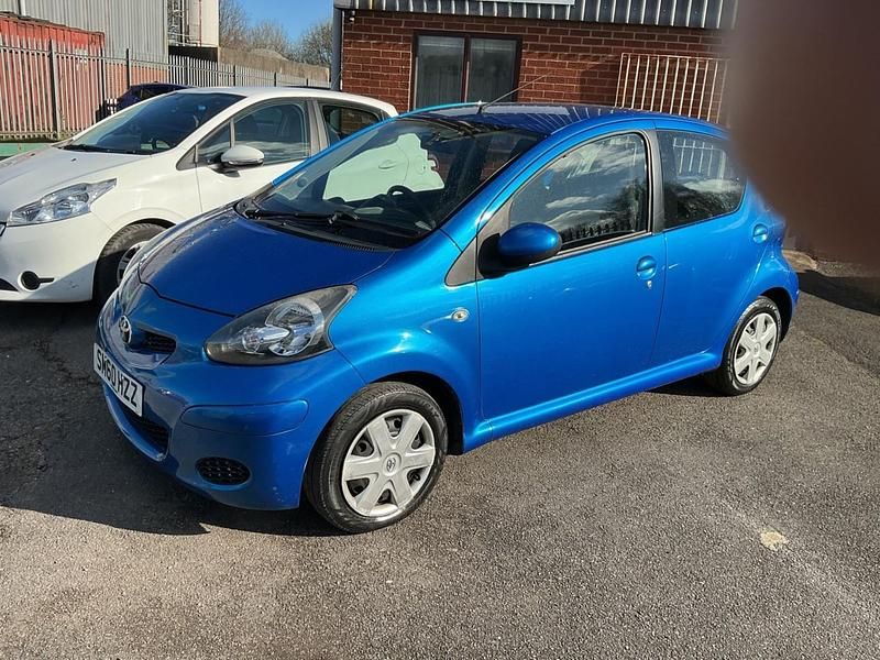 Used Toyota Aygo 67 HP (49 kW) 2010 Blue Hatchback