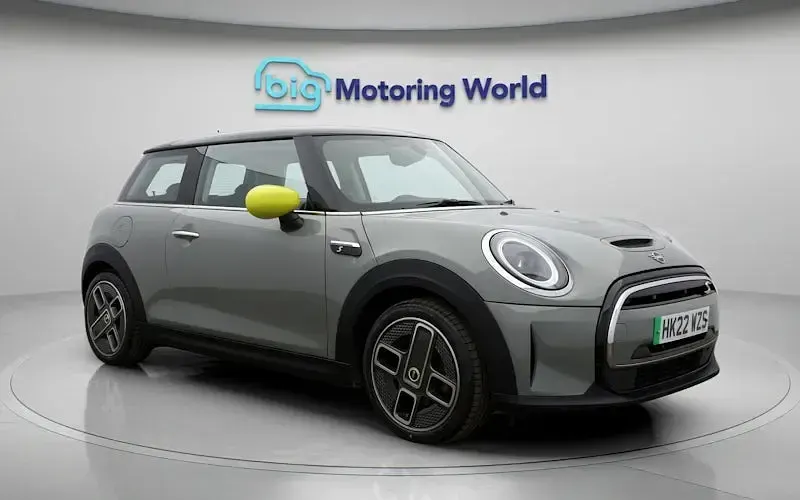 Used Mini Cooper Level 1 135 kW (184 HP) 2023 Hatchback