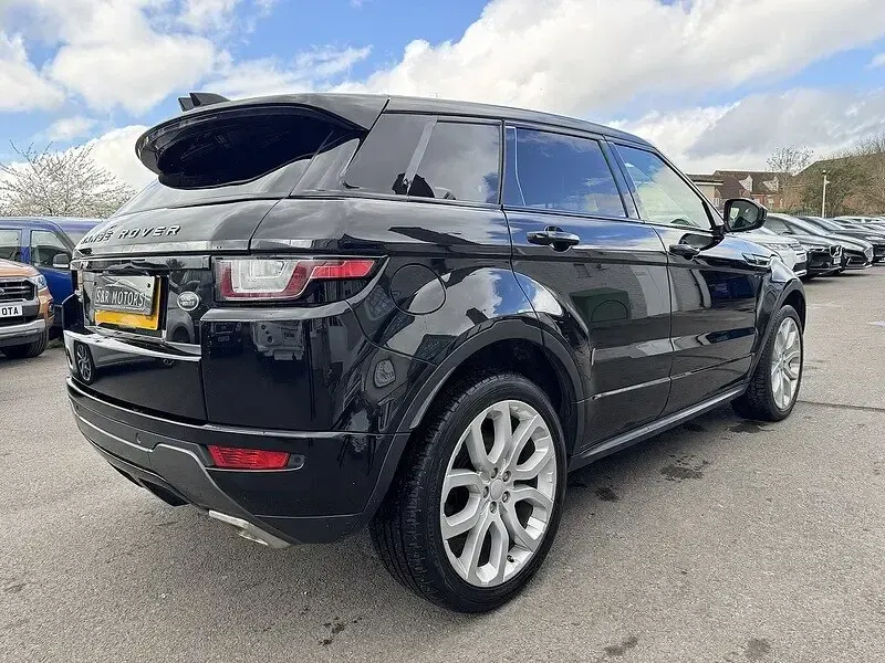 Używany Land Rover Range Rover evoque HSE Dynamic 2018 Czarny Kombi