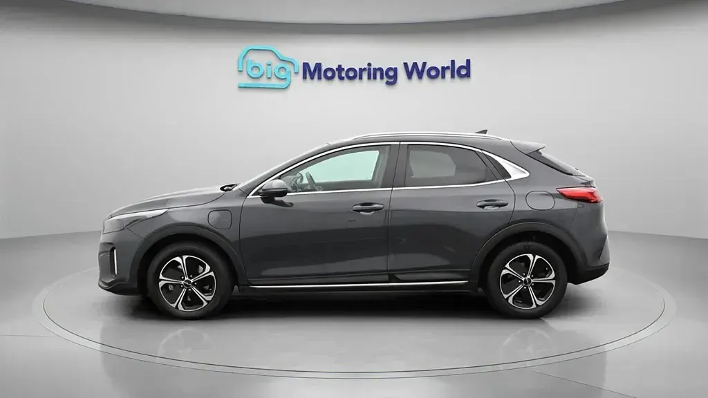 Usado Kia XCeed 139 HP (102 kW) 2024 Cinzento SUV