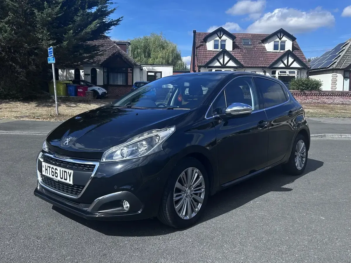 Used Peugeot 208 Allure 110 HP (80 kW) 2017 Black Hatchback