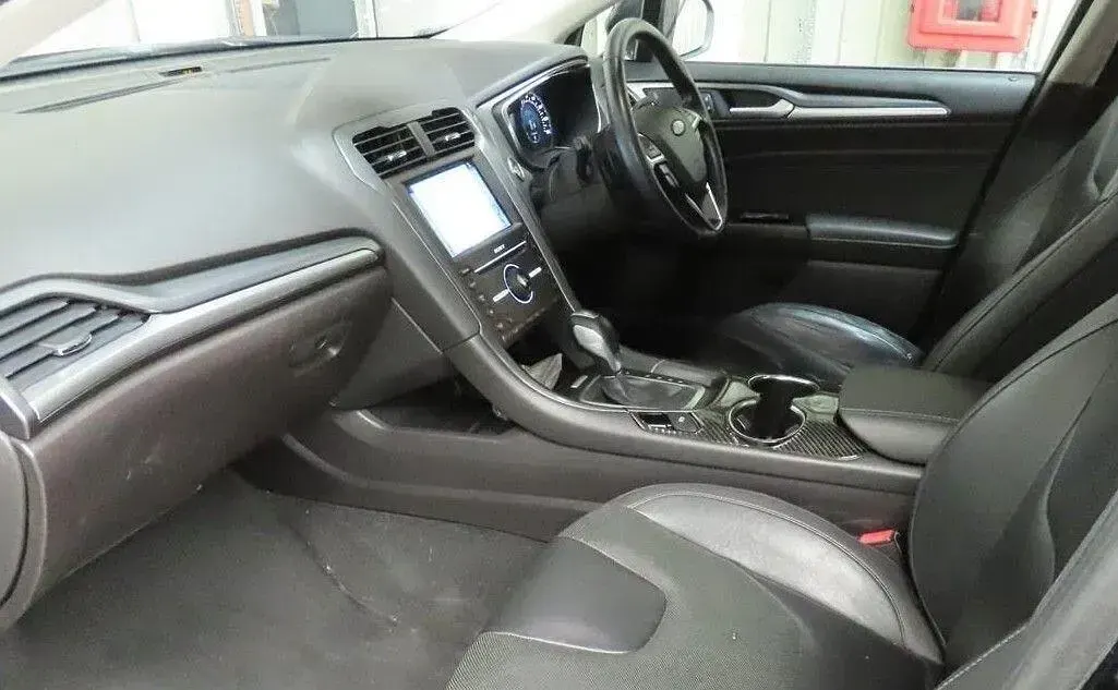 Used Ford Mondeo Titanium 180 HP (132 kW) 2016 Black Hatchback