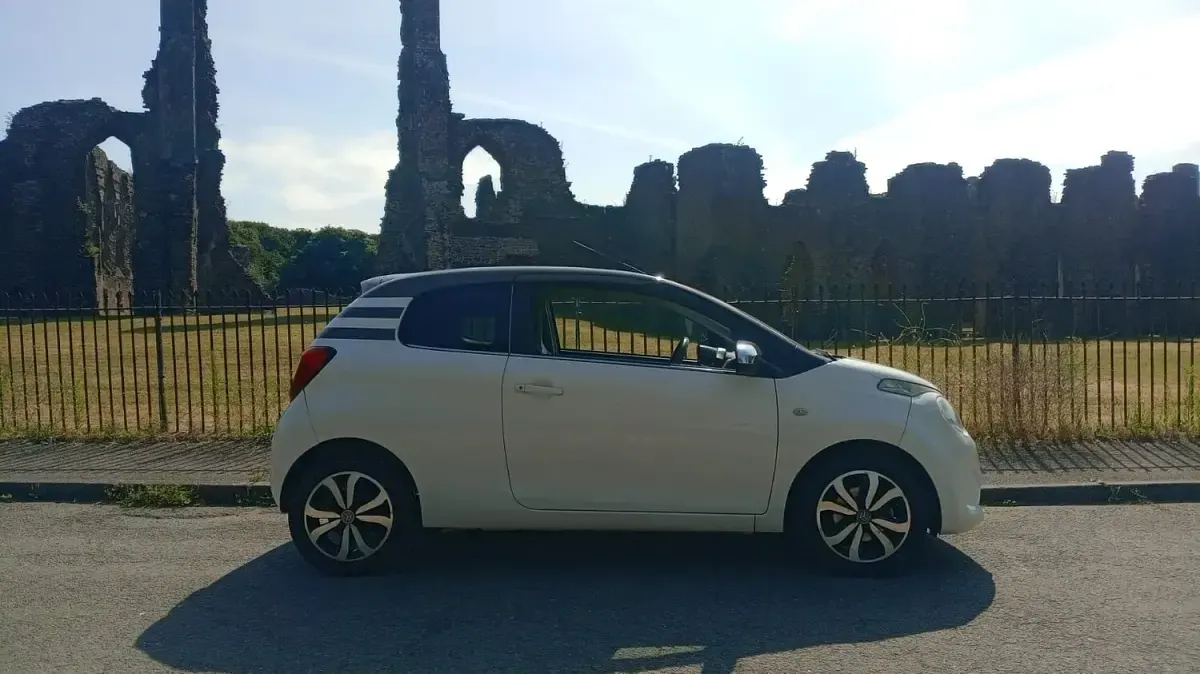 Used Citroën C1 Flair 82 HP (60 kW) 2015 White Hatchback