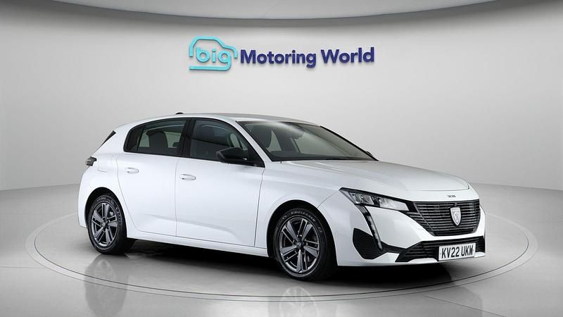 Used Peugeot 308 Active Premium 131 HP (96 kW) 2022 White Hatchback