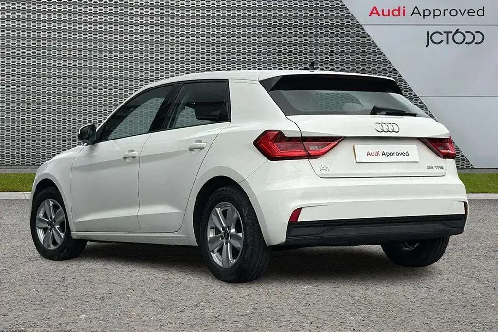 Gebraucht Audi A1 Design 94 PS (69 kW) 2023 Weiß SUV