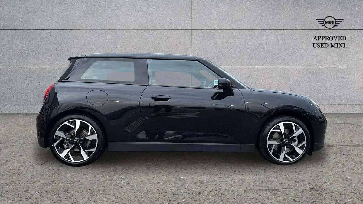 Used Mini Cooper SE Hatch 158 kW (215 HP) 2024 Black Hatchback