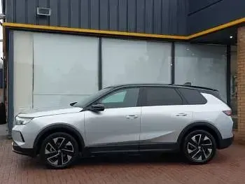Second-hand Vauxhall Grandland X 136 CP (100 kW) 2025 Gri SUV