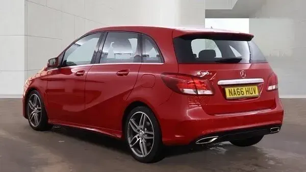 Used Mercedes B180 Executive 109 HP (80 kW) 2016 Red Hatchback