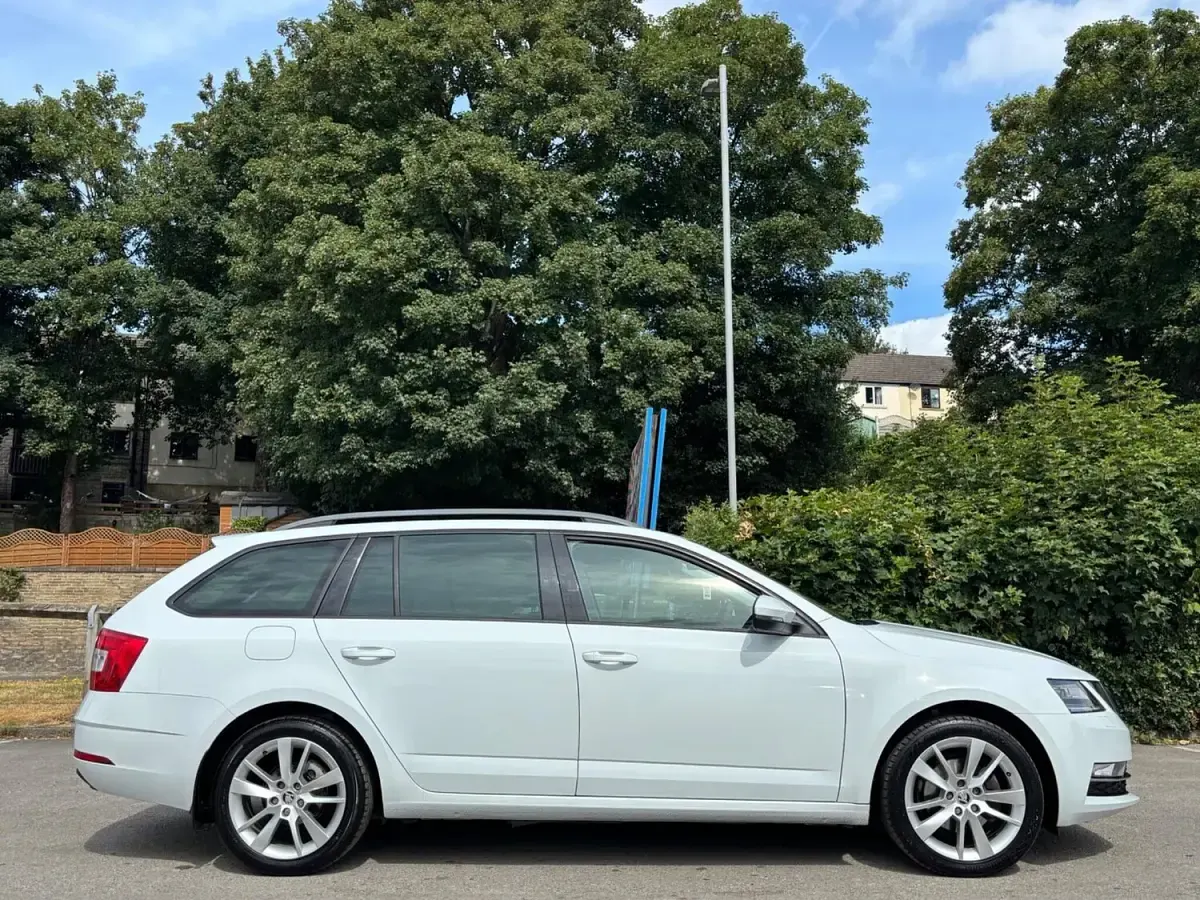 Used Skoda Octavia SE L 150 HP (110 kW) 2019 White Estate