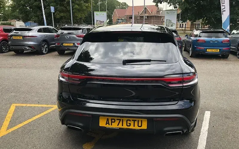 Used Porsche Macan 265 HP (194 kW) 2022 Black SUV