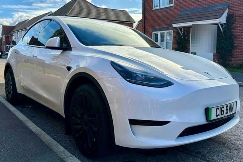 White Used 2023 Tesla Model Y RWD SUV | £23,989 (Fair price) - Image 1/1