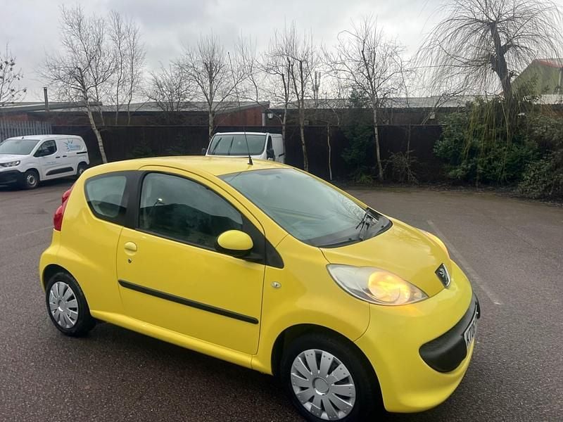 Used Peugeot 107 68 HP (50 kW) 2006 Yellow Hatchback