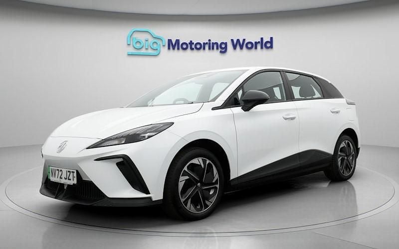 Used MG MG4 EV SE 125 kW (170 HP) 2023 White Hatchback