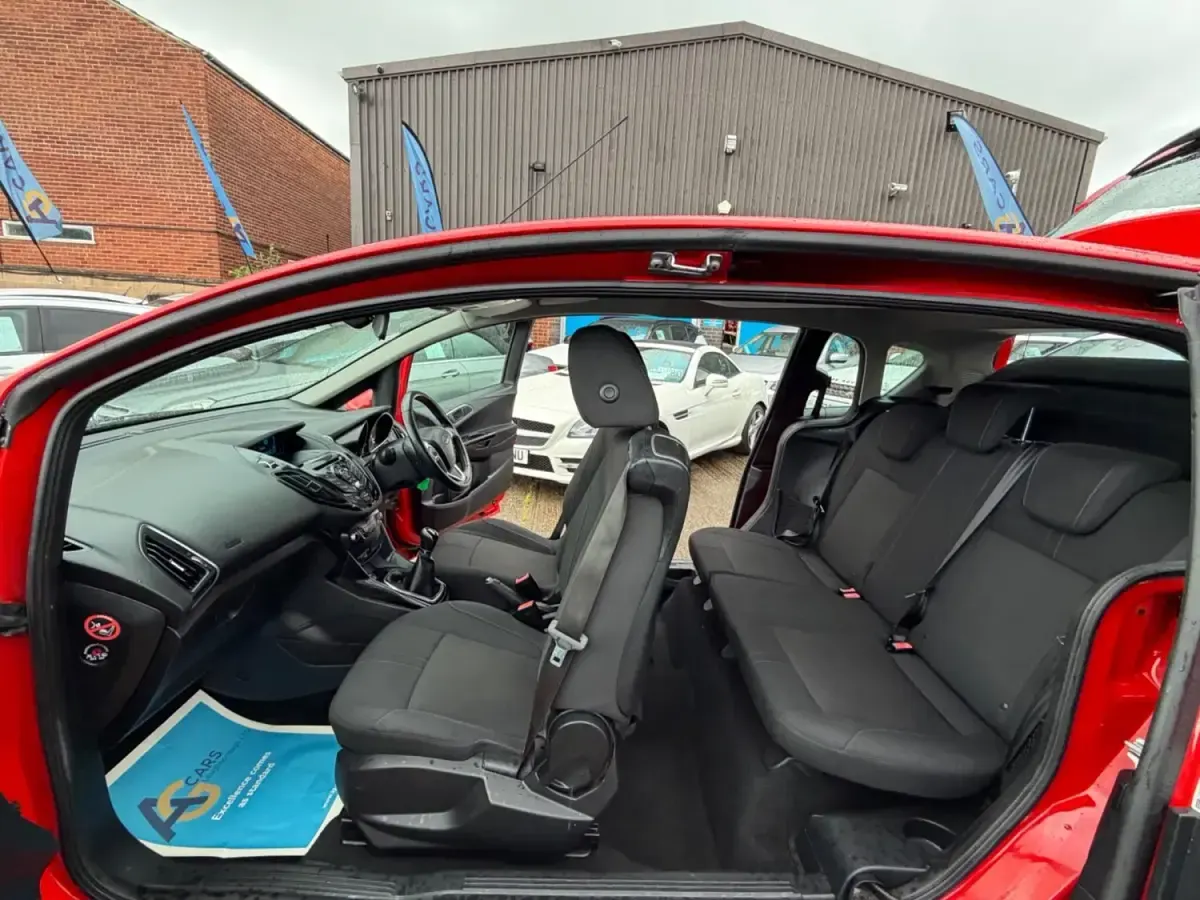 Używany Ford B-MAX Zetec 2015 Czerwony Minivan