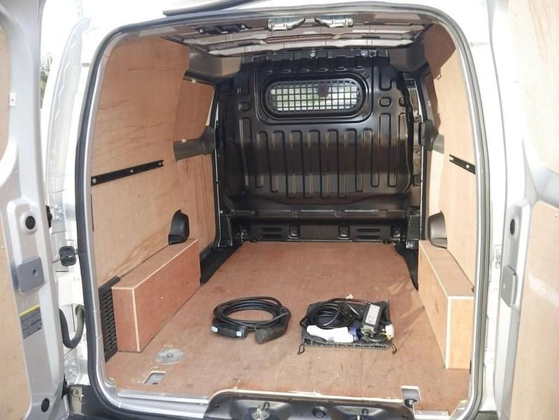 Used Nissan e-NV200 Acenta 80 kW (109 HP) 2016 Silver MPV