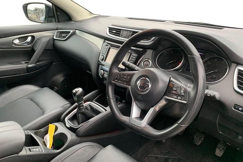 Used Nissan Qashqai Tekna 110 HP (80 kW) 2018 White SUV