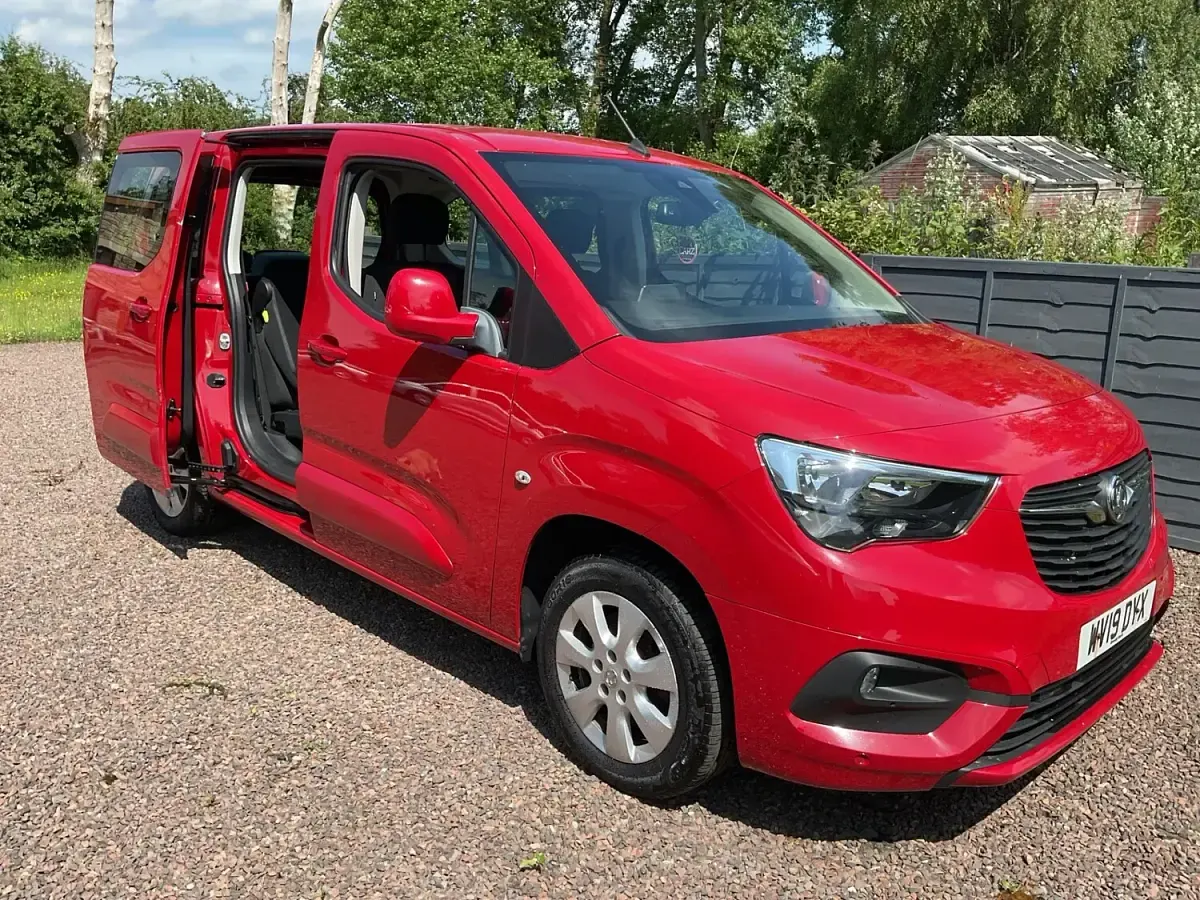 Used Vauxhall Combo S 110 HP (80 kW) 2019 Red MPV