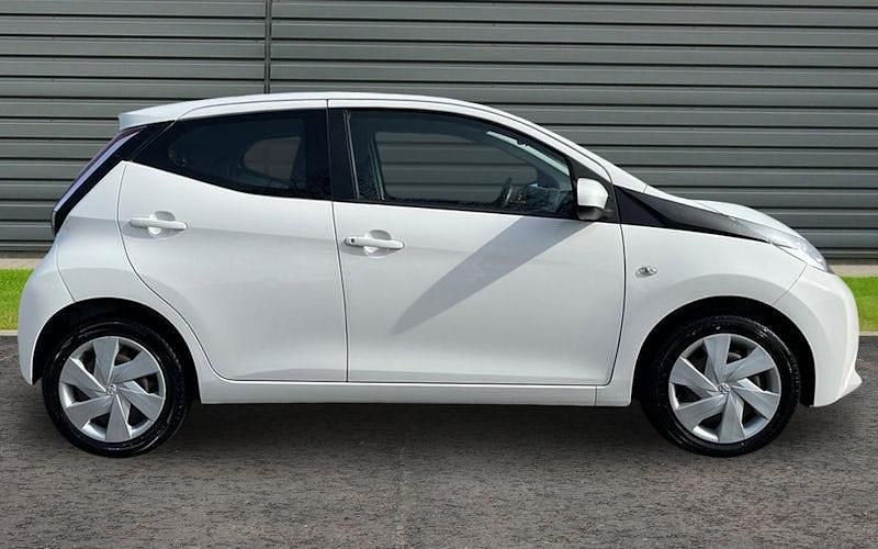 Used Toyota Aygo X-play 69 HP (50 kW) 2018 Hatchback