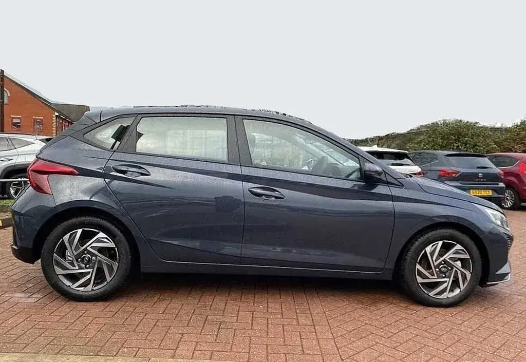New Hyundai i20 Advanced 100 HP (73 kW) 2025 Aurora grey Hatchback