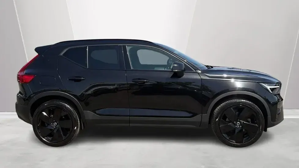 Used Volvo XC40 Plus 161 HP (118 kW) 2025 Black SUV
