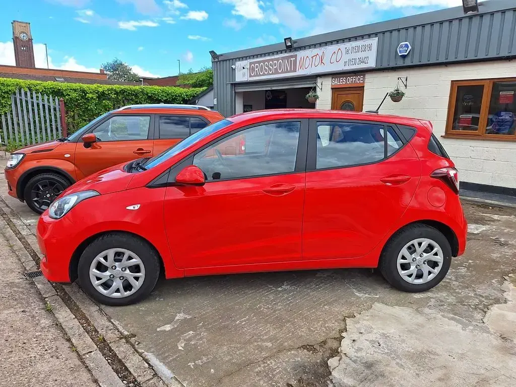 Used Hyundai i10 SE 67 HP (49 kW) 2019 Red Hatchback