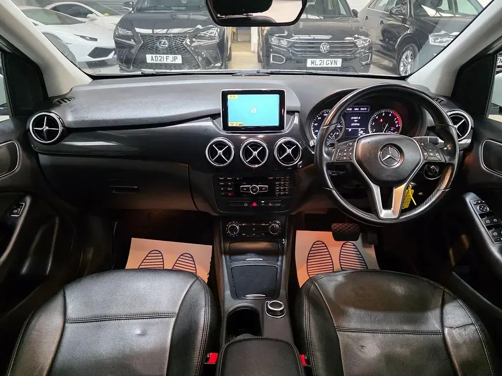 Begagnad Mercedes B180 SE 2012 Minibuss